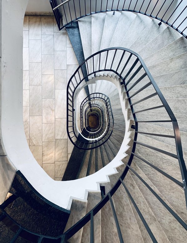 Une main-courante d'escaliers stylée et moderne, c'est possible !